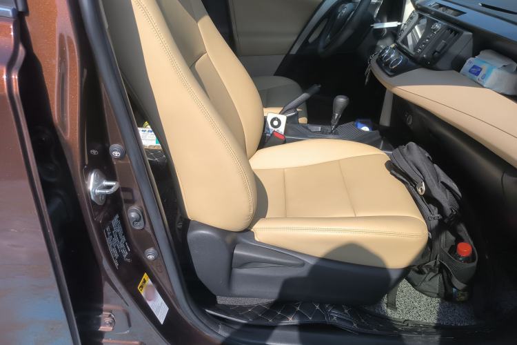 Used Toyota RAV4 2015 2.0L CVT Two-Wheel Drive Urban Edition
