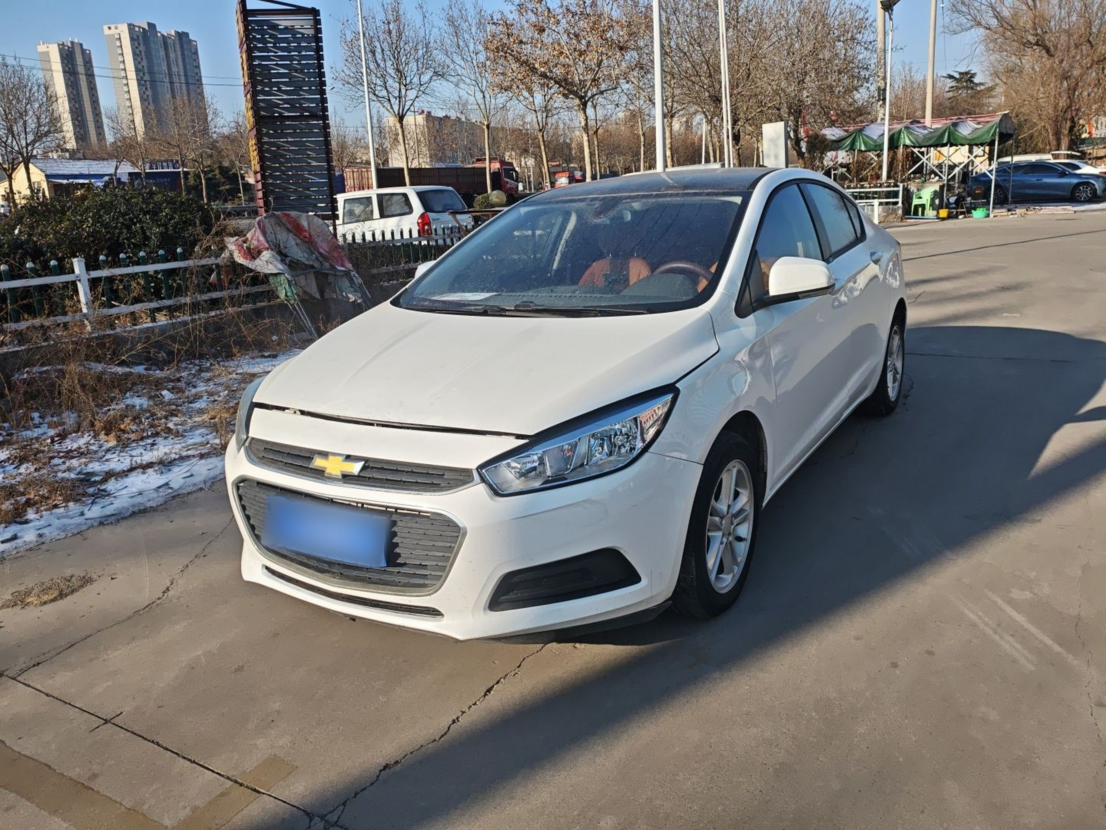 Под передней частью автомобиля