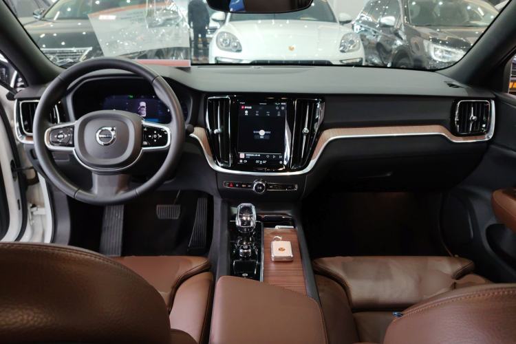 Used Volvo S60 2024 B4 Zhiyuan Luxury Edition