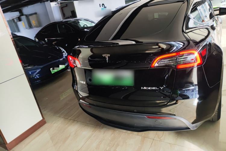 Used Tesla Model Y 2023 Long-Range All-Wheel-Drive Version
