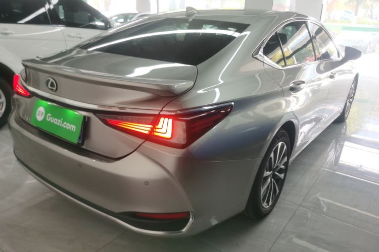 Used Lexus ES 2022 300h Excellence Edition
