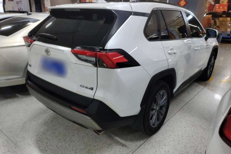 Used Toyota RAV4 2023 2.0L CVT Two-Wheel Drive Fashion Plus Edition
