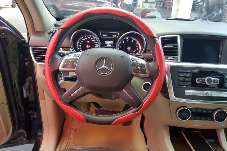 Used Mercedes-Benz M-Class 2014 ML 400 4MATIC Dynamic Model