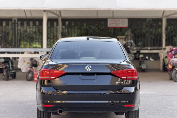 Used Volkswagen Lavida 2015 1.6L Manual Fashion Edition
