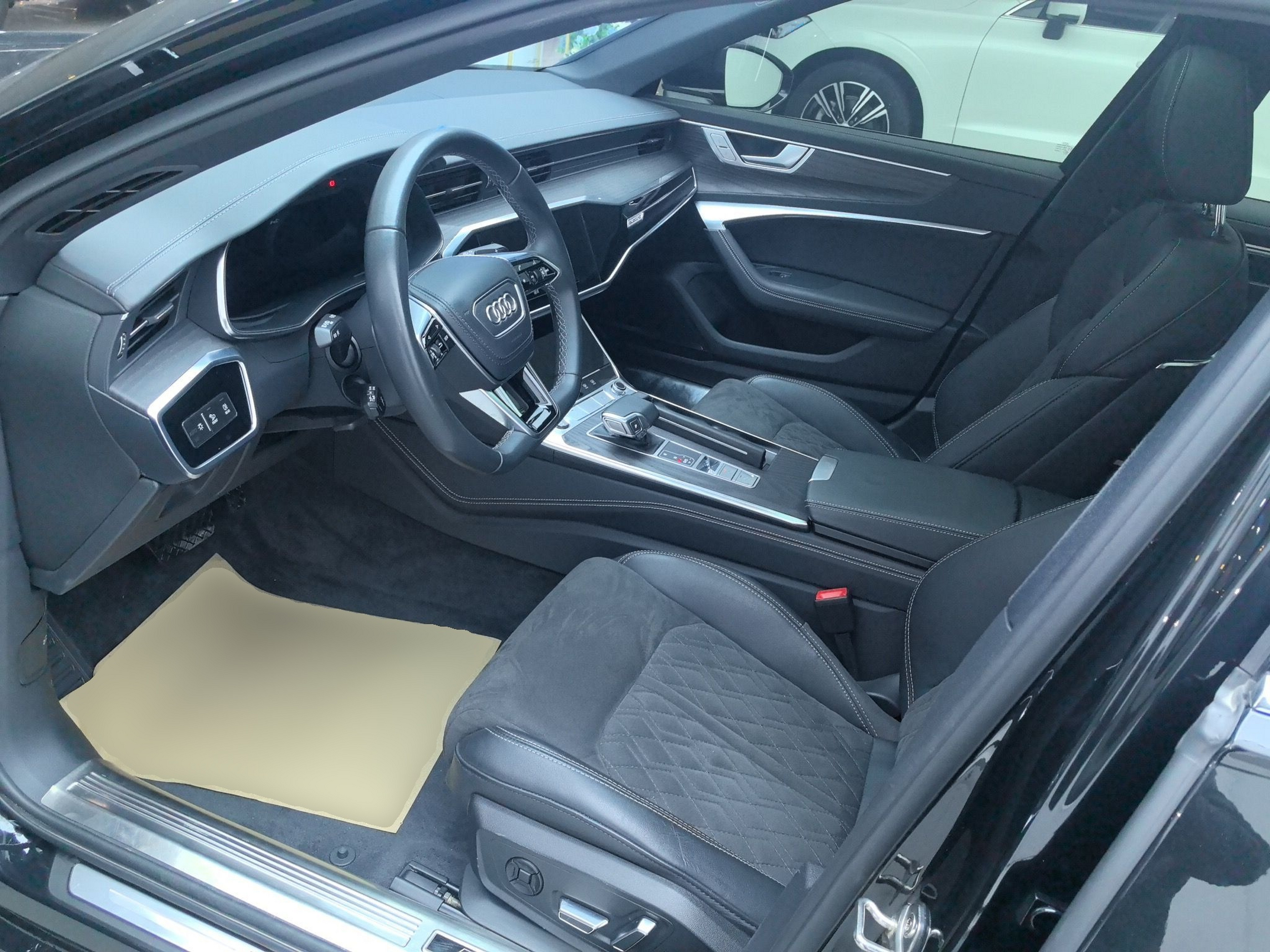 Переднее сиденье в автомобиле