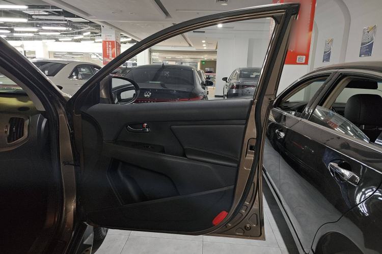 Used Kia Sportage R 2015 2.0L Automatic Two-Wheel Drive DLX Model
