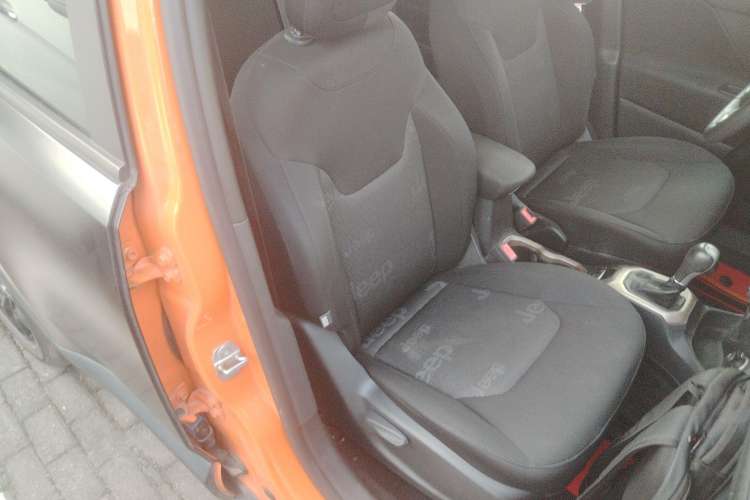 Used  Renegade 2018 Connected Large Screen Version 180T Automatic High-Energy Edition
