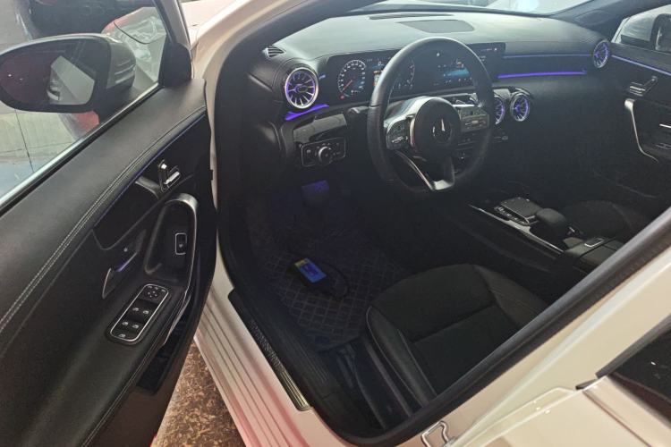 Used Mercedes-Benz A-Class 2022 Revised Version A 200 L Sport Sedan Fashionable Style
