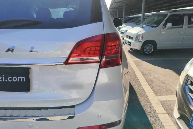 Used Haval H2 2017 Red-Label 1.5T Manual Two-Wheel Drive Luxury Model
