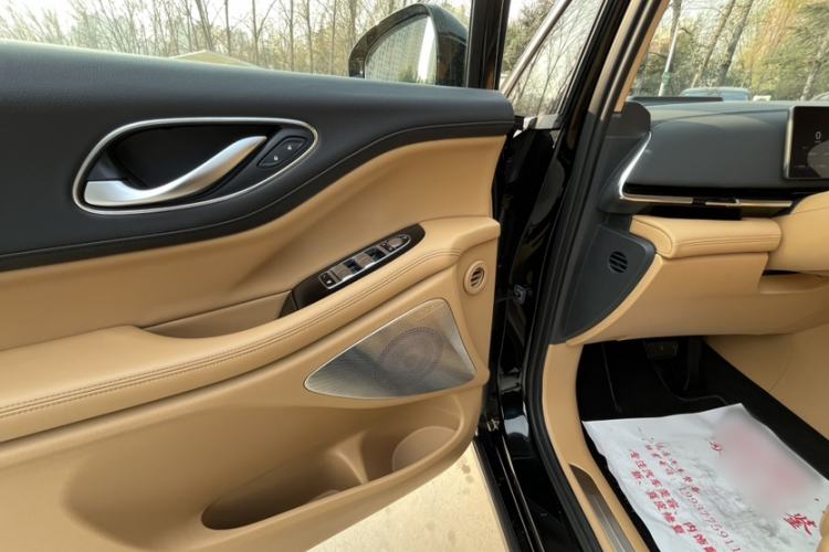 Used VOYAH Dream 2025 PHEV Four-Wheel Drive Prestige Kunpeng Edition
