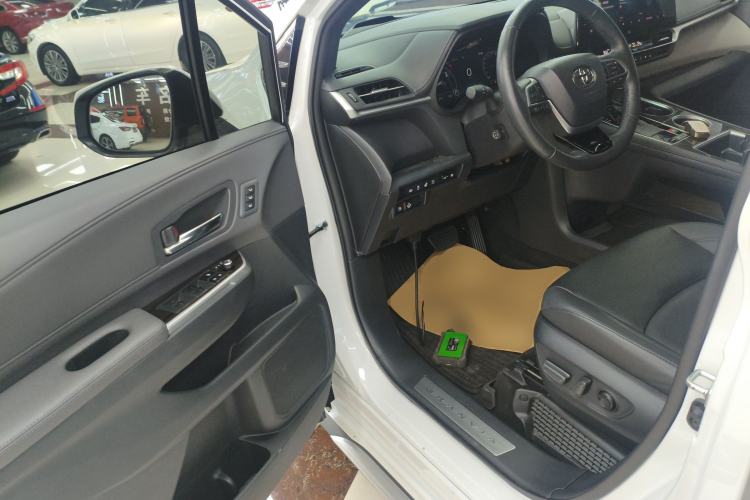 Used Toyota Granvia 2023 2.5L Hybrid Flagship VIP Edition