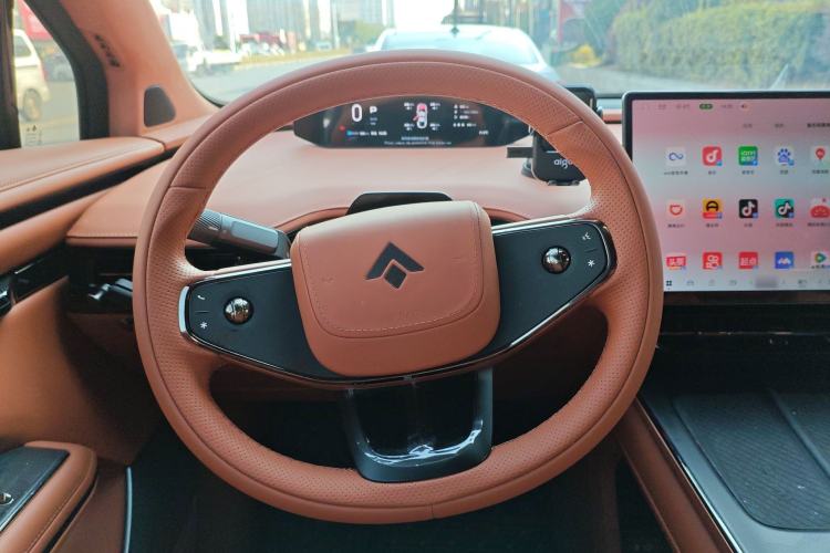 Used  HT 2025 670 Pro
