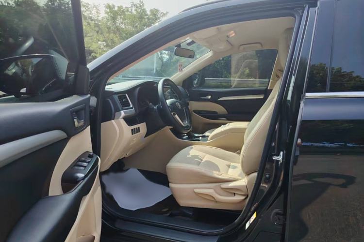 Used Toyota Highlander 2018 2.0T Two-Wheel Drive Elite Edition 5 Seats Emission Standard China V
