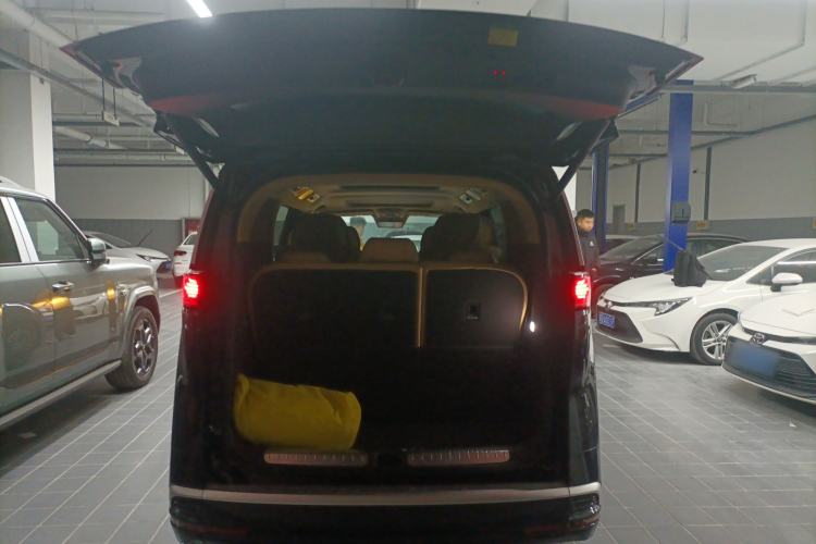 Used Denza D9 2025 DM-i Smart Drive 1020 Four-Wheel Drive Deluxe Model
