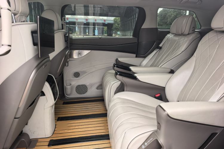 Used Denza D9 2022 DM-i 970 Four-Wheel Drive Prestige Model
