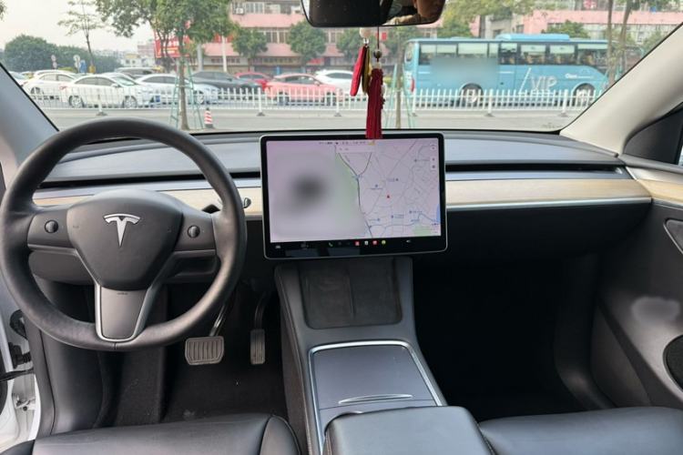 Used Tesla Model Y 2021 Long-Range All-Wheel-Drive Version
