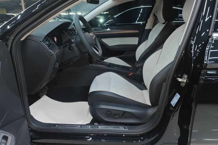 Used Volkswagen Magotan 2025 Revised Version 2 Zhongxiang Edition 330TSI DSG Luxury Trim
