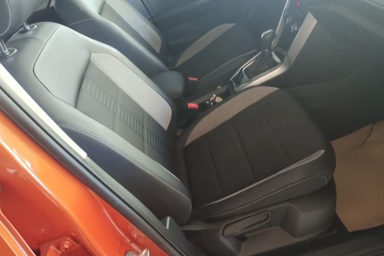 Used Volkswagen T-ROC 2019 230TSI DSG Two-Wheel-Drive Advanced Version China VI Standard
