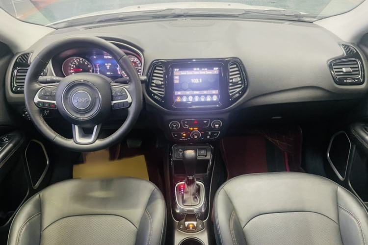 Used  Compass 2019 220T Automatic Family Edition
