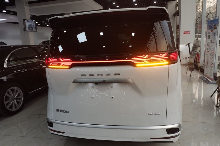 Used Denza D9 2024 DM-i 980 Four-Wheel Drive Prestige Model
