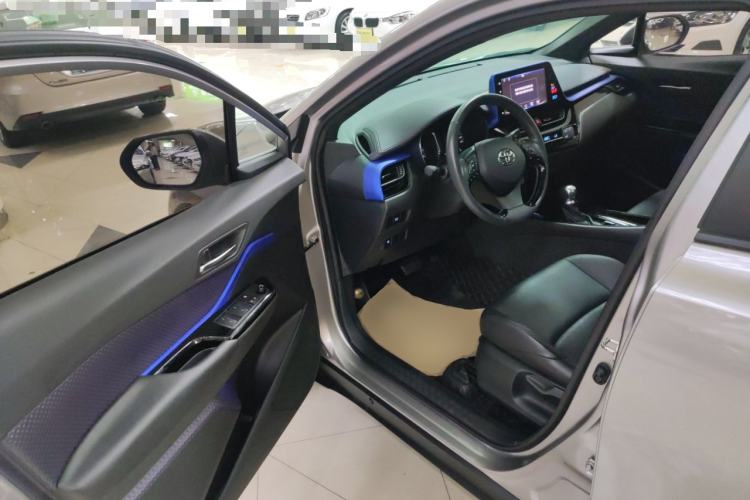 Used Toyota IZOA 2020 2.0L Yichi Version
