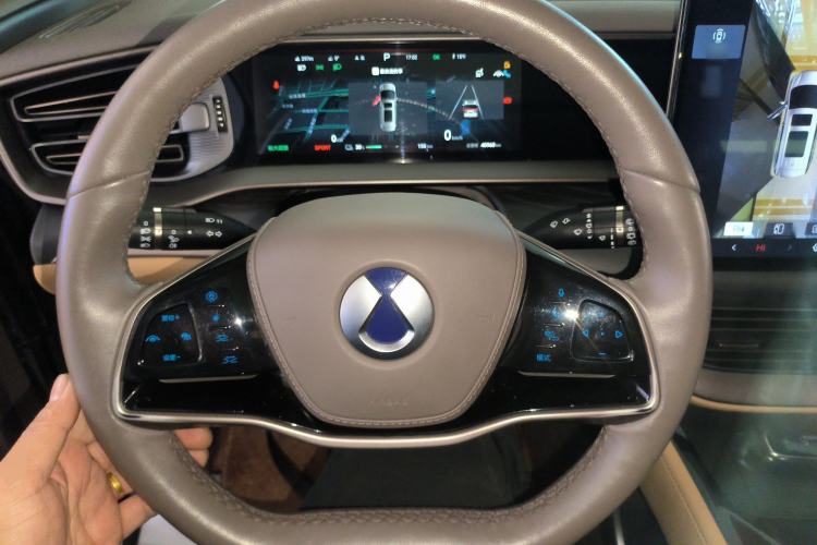 Used Denza D9 2022 EV 600 Four-Wheel Drive Prestige Model
