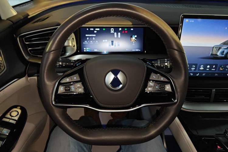 Used Denza D9 2025 DM-i Intelligent Drive 1020 Four-Wheel Drive Flagship Model