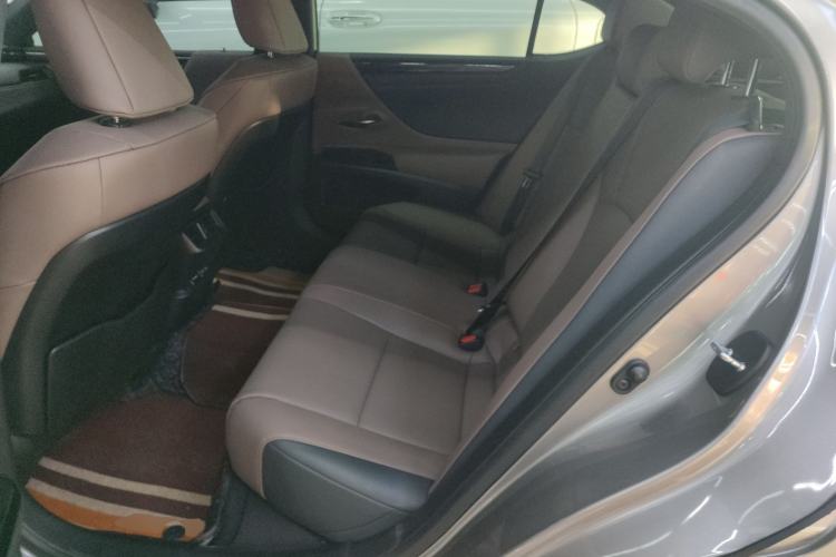 Used Lexus ES 2022 200 Excellence Edition
