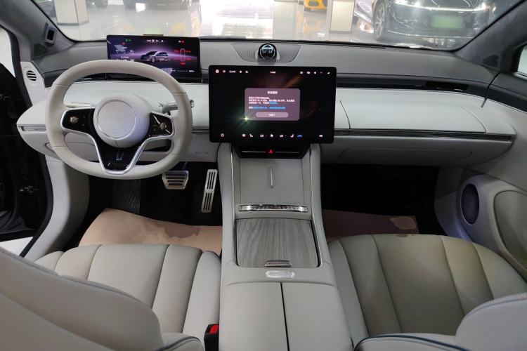 Used Hima Luxeed S7 2025 785 km Ultra