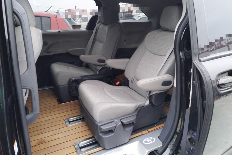 Used Toyota Sienna 2023 2.5L Hybrid Comfort Edition
