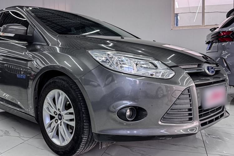 Used Ford Focus 2012 Sedan 1.6L Manual Comfort Model
