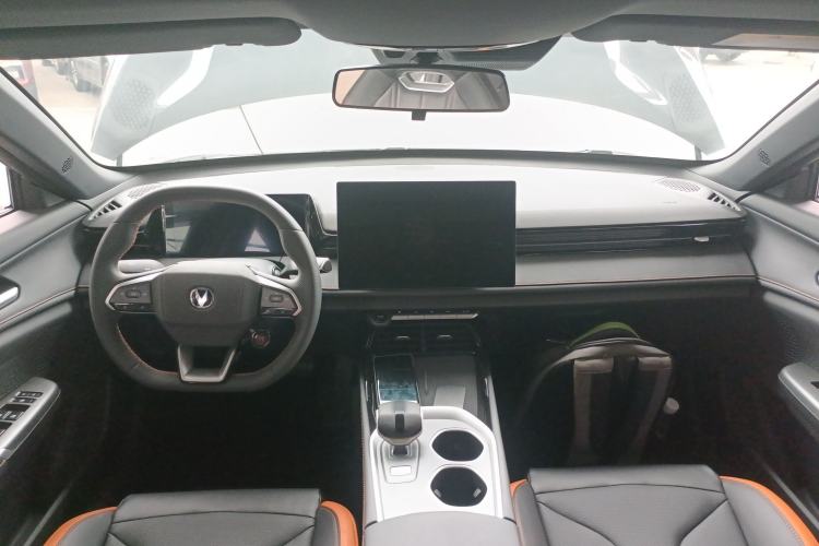 Used Changan UNI-V 2025 Model Third-Generation 1.5T 500Bar Prestige Edition