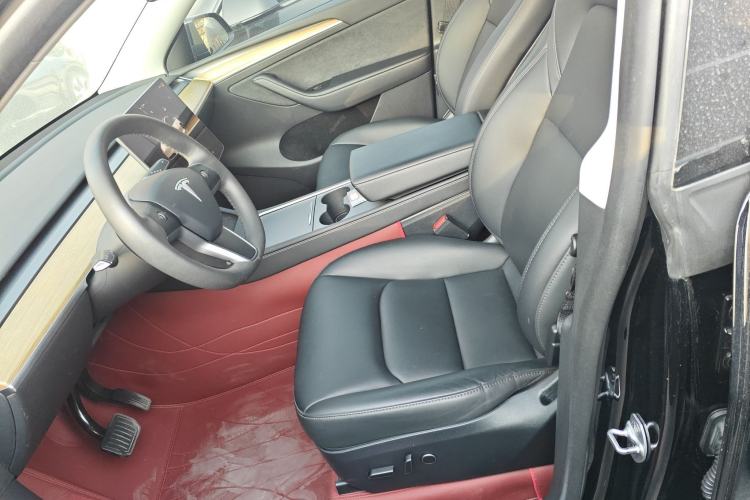 Used Tesla Model Y 2023 Long-Range All-Wheel-Drive Version
