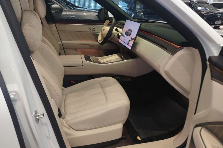 Used ONVO Luxeed L90 2025 Model—Ultra Six-Seater Version
