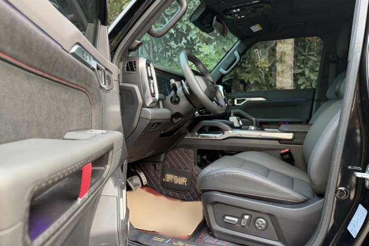 Used JETOUR Traveler 2023 2.0T All-Wheel Drive Conquer PRO
