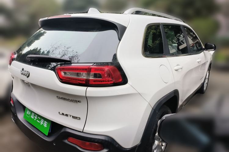 Used Jeep Cherokee 2017 2.0L Superior Edition