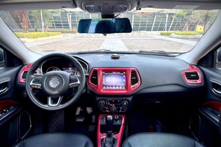 Used  Compass 2017 200T Automatic Family Edition
