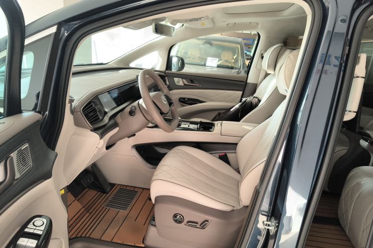 Used Denza D9 2022 DM-i 970 Four-Wheel Drive Flagship Model
