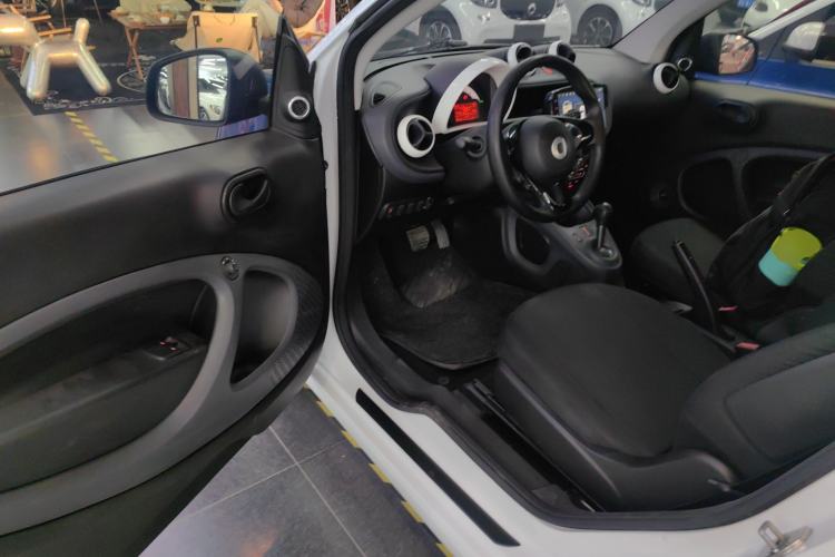 Used  fortwo 2018 1.0L 52kW Hardtop Dynamic Version China V

