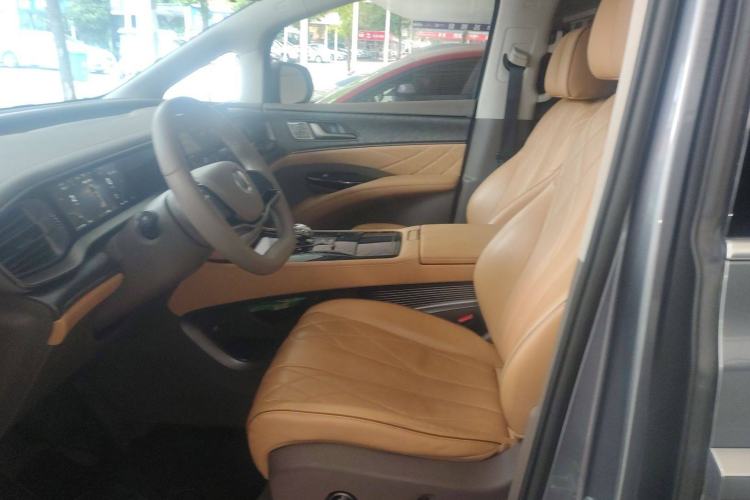 Used Denza D9 2022 DM-i 1040 Prestige Model