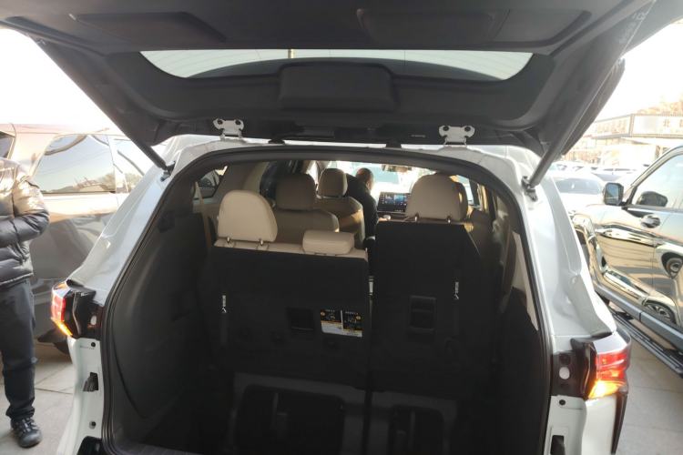 Used Toyota Granvia 2023 2.5L Hybrid Prestige PLUS Edition
