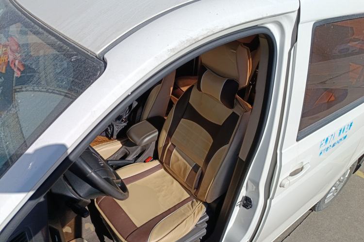 Used Wuling Rongguang V 2016 1.5L Standard Version
