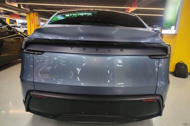 Used Tesla Model Y 2025 Rear-Wheel-Drive Version
