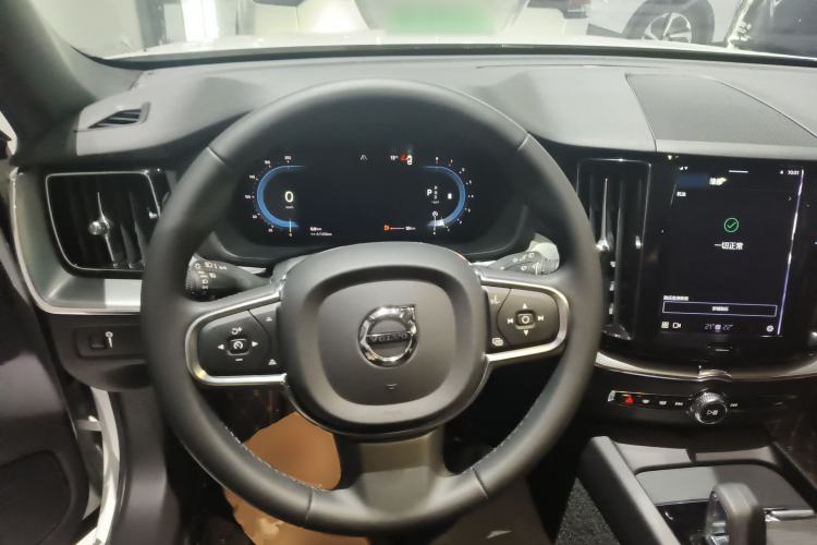 Used Volvo XC60 2023 B5 4x4 Smart Luxury Edition