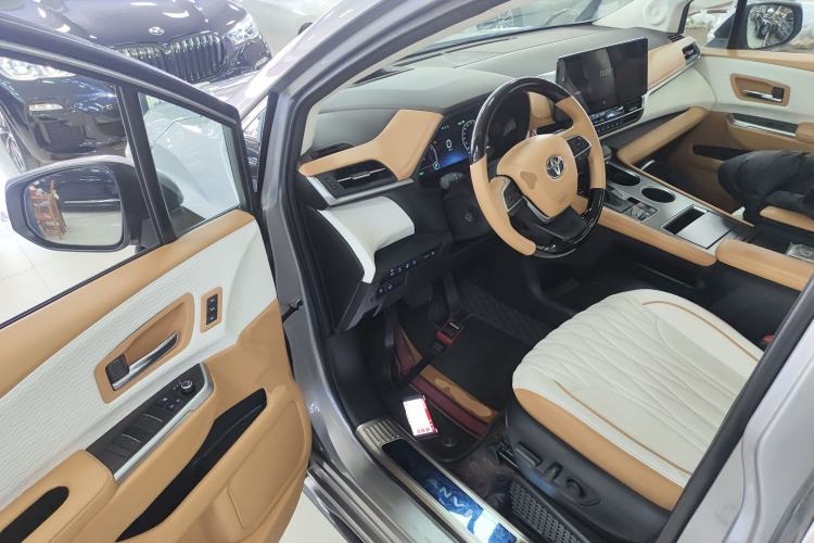 Used Toyota Granvia 2022 2.5L Hybrid Flagship Edition