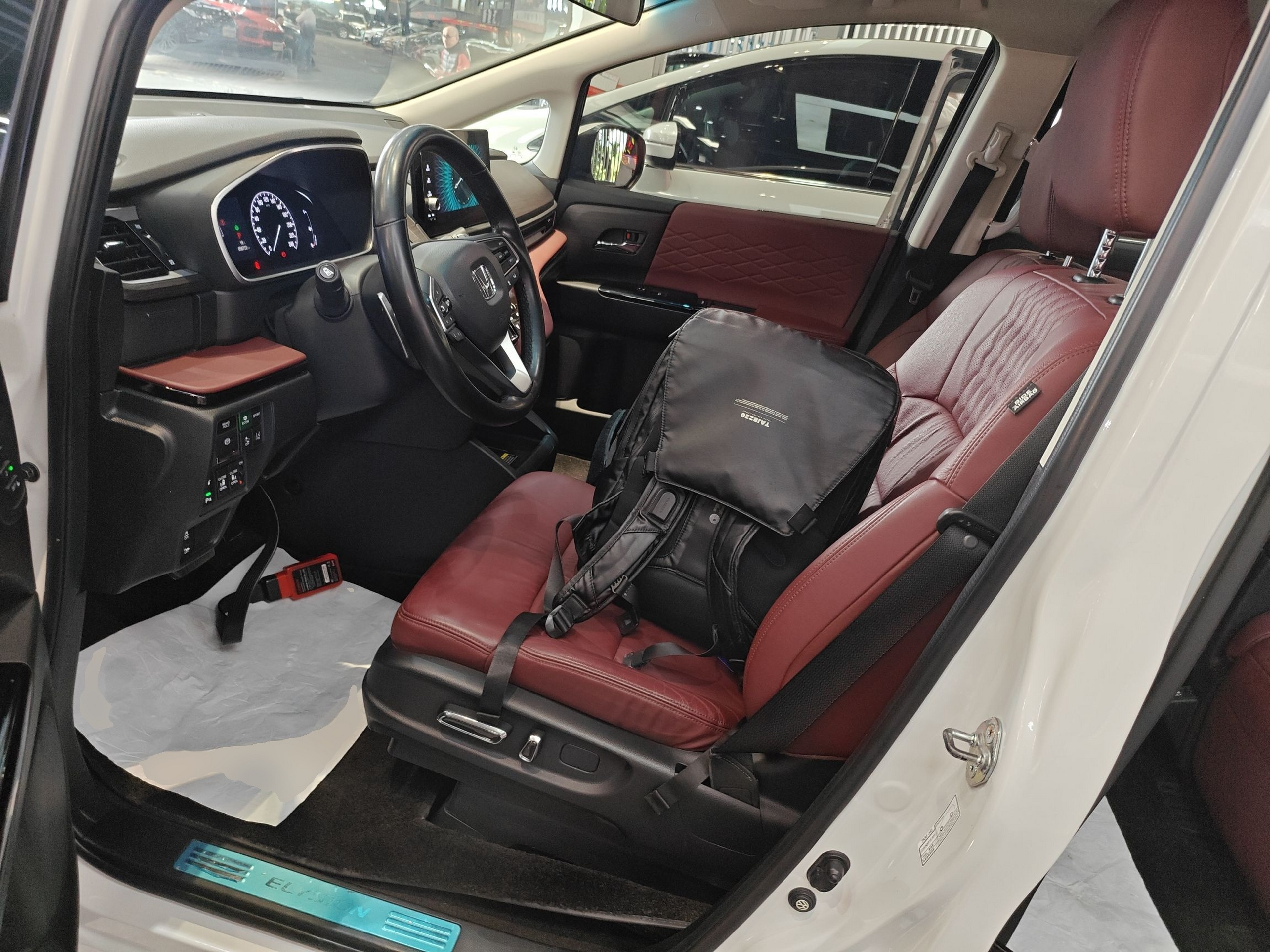 Переднее сиденье в автомобиле