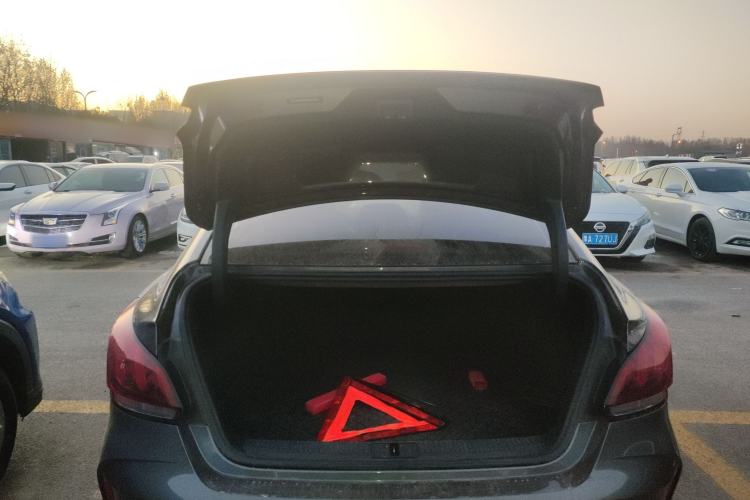 Used MG 5 2022 180 DVVT CVT Youth Luxury Edition
