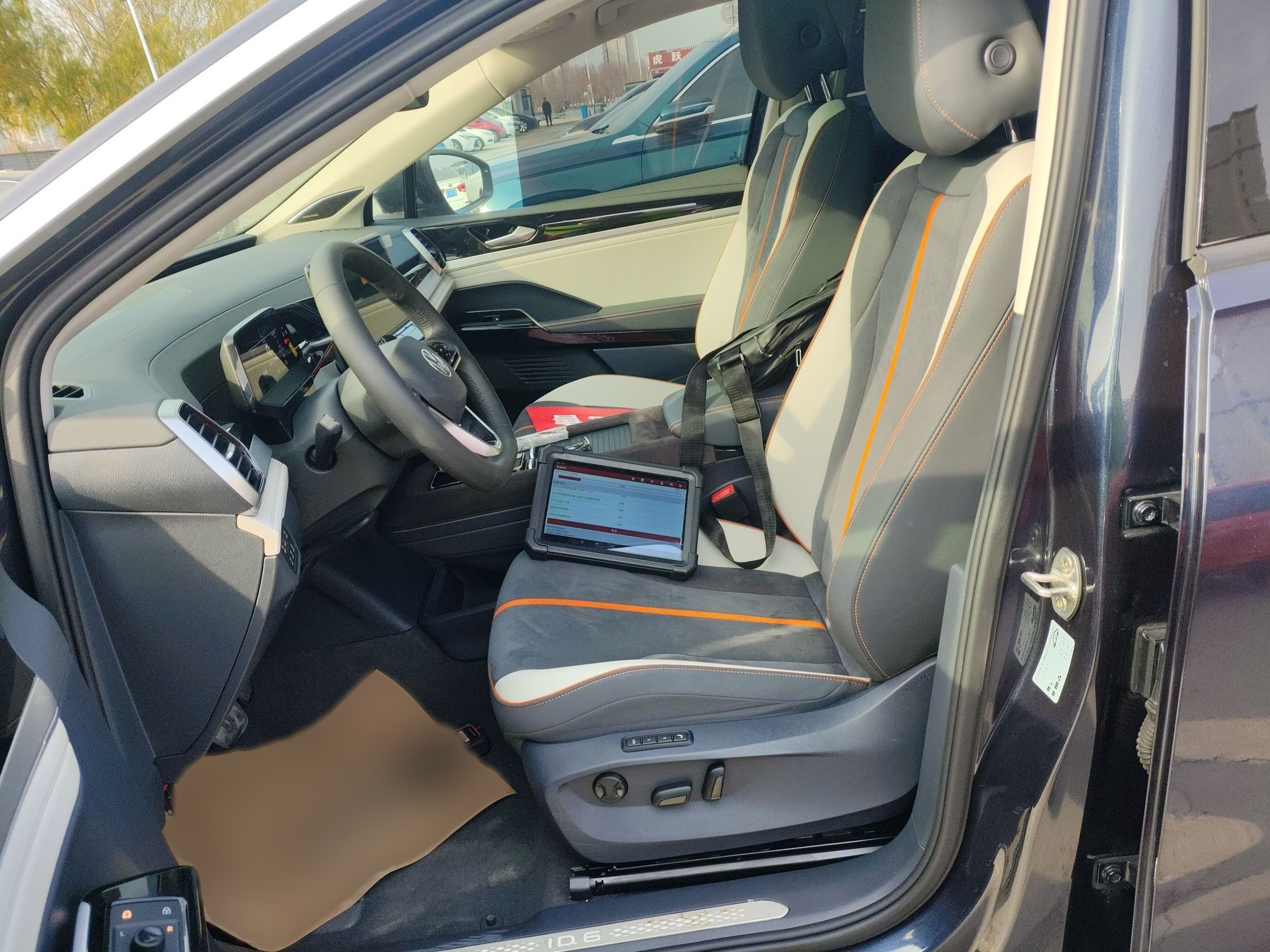 المقاعد الأمامية داخل السيارة