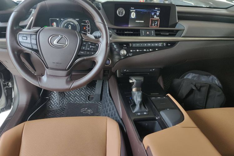 Used Lexus ES 2020 300h Premier Edition
