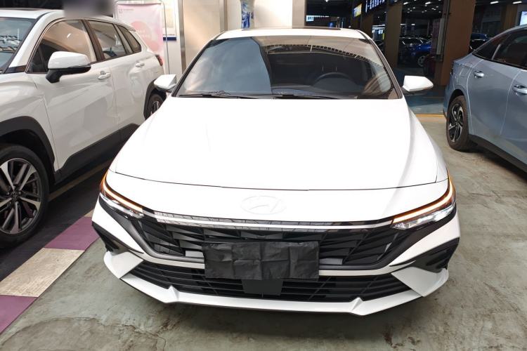 Used Hyundai Elantra 2023 1.5L CVT LUX Prestige Edition
